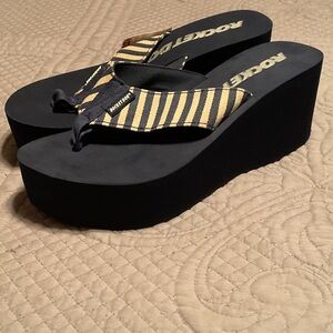 Rocket Dog Striped Blue and White Platform Wedge Flip Flop Thong Sandals.